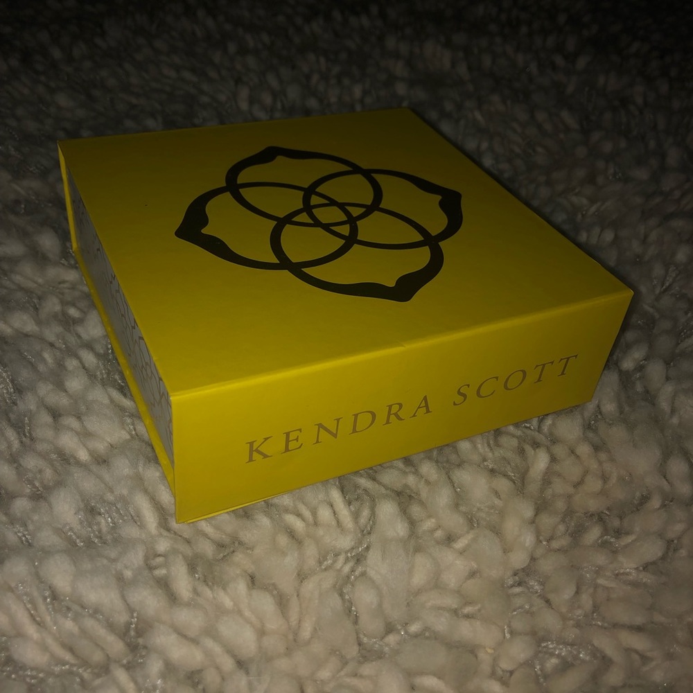 Kendra Scott Box